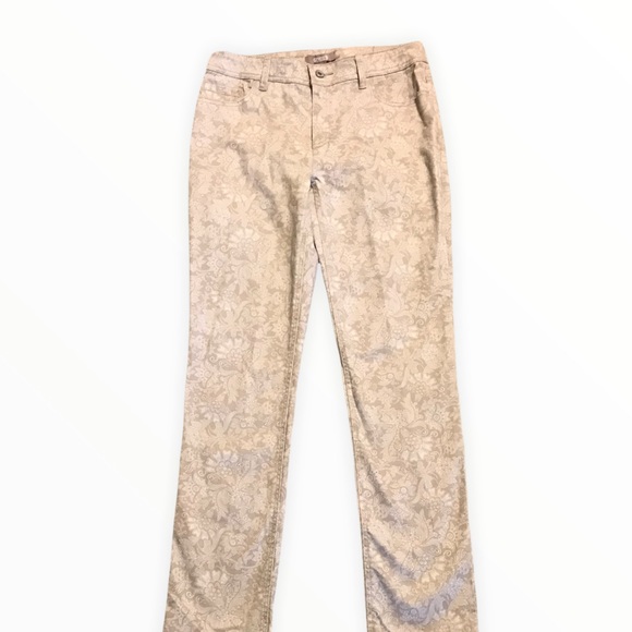 🎁Chico’s NWT Tan & Cream Slim Jeans Small🎁 - Picture 2 of 8